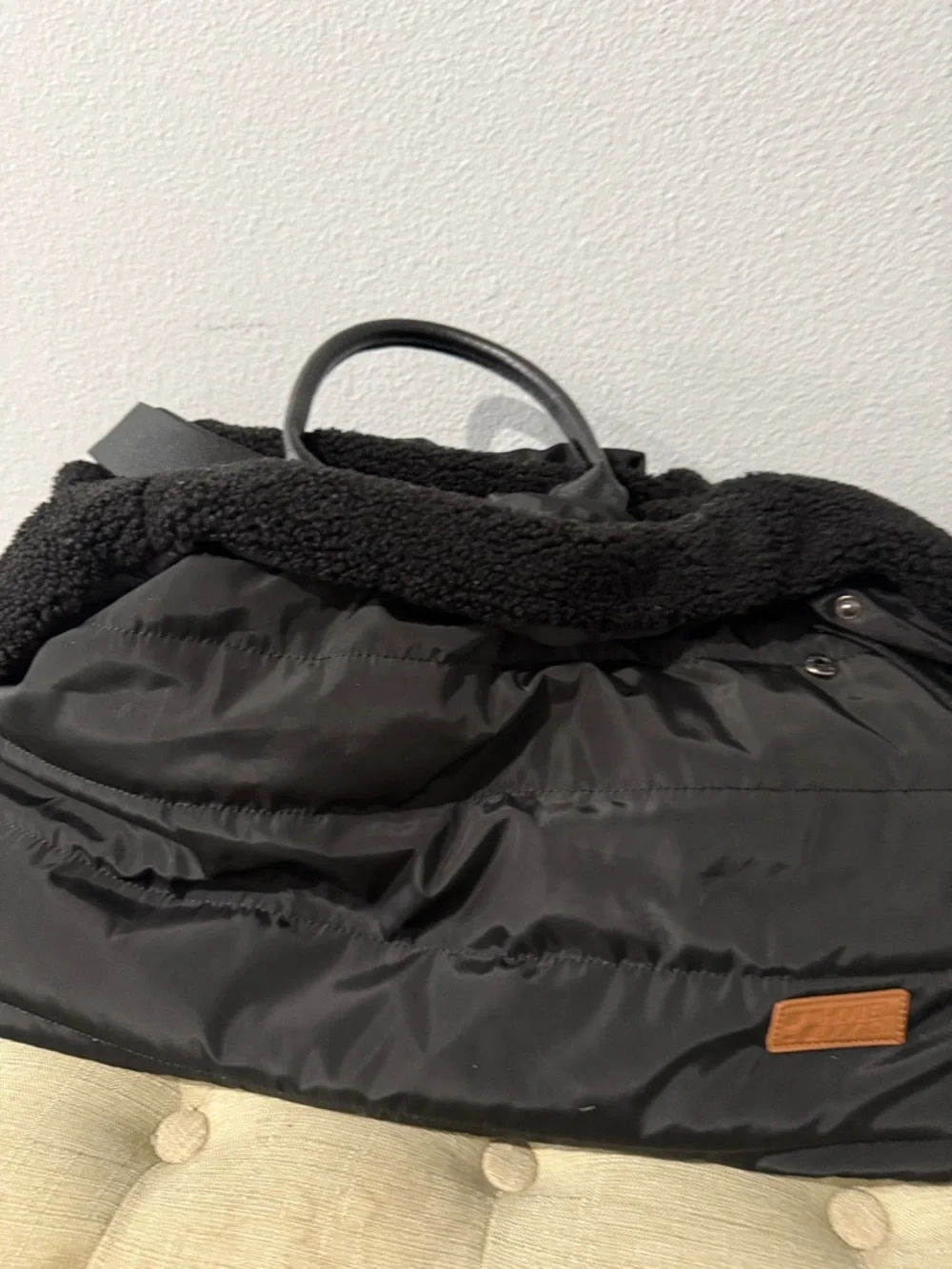 Hotel Doggy dog car seat and carrier in black with Sherpa Trim and strap